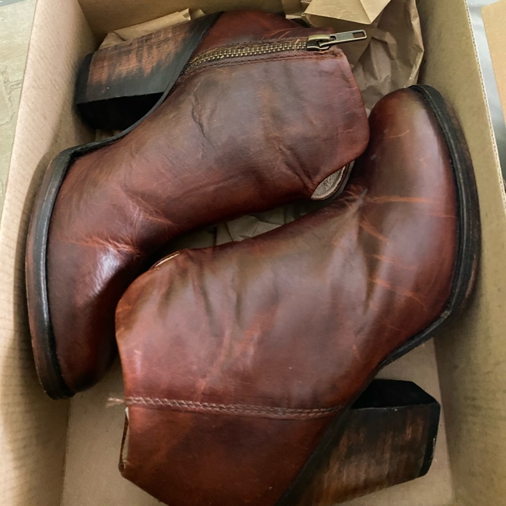 Freebird by Steven Detroit Women US 7 side zip cognac leather ankle booties